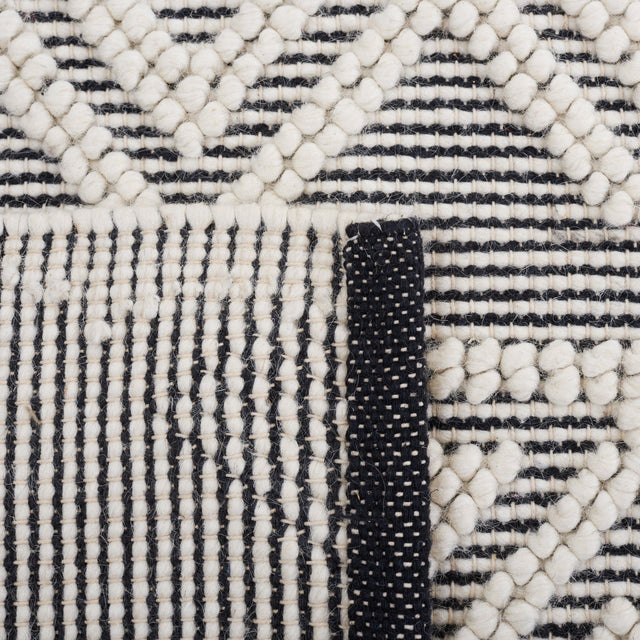 Safavieh Natura Nat275Z Black/Ivory Rug.