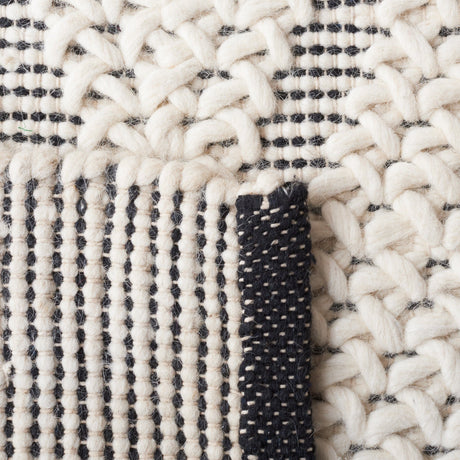Safavieh Natura Nat279A Ivory/Black Rug.