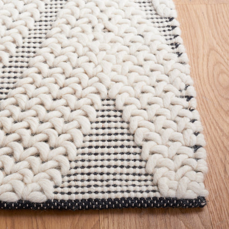 Safavieh Natura Nat279A Ivory/Black Rug.