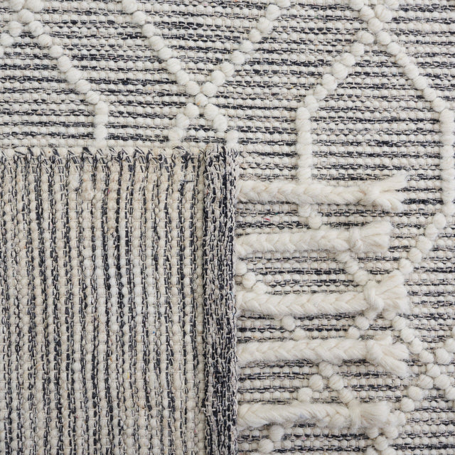 Safavieh Natura Nat323A Ivory/Black Rug.