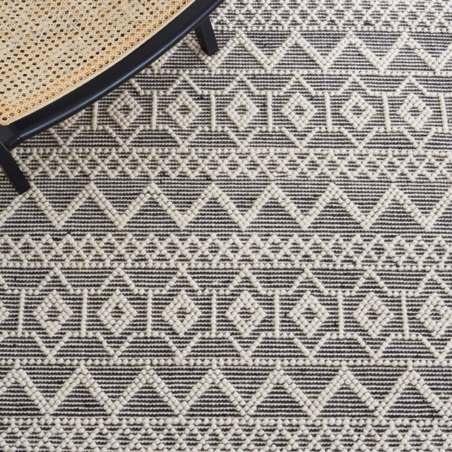 Safavieh Natura Nat341A Ivory/Black Rug.