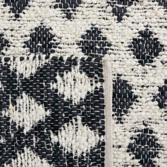 Safavieh Natura Nat348B Beige/Black Rug.