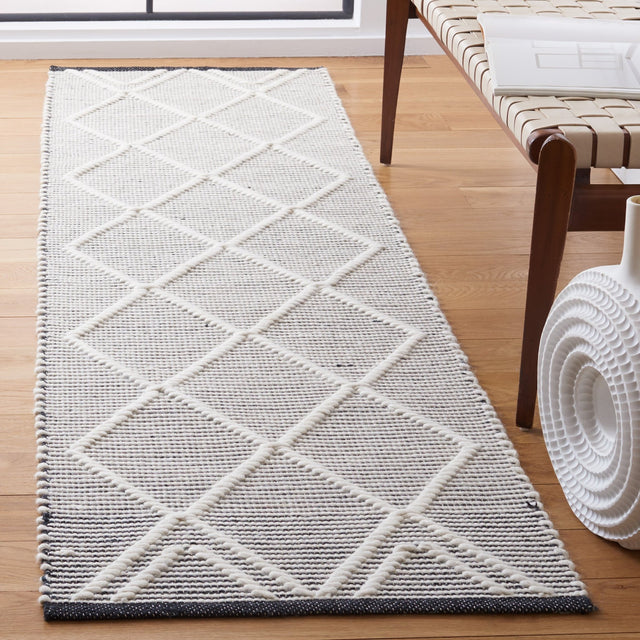 Safavieh Natura Nat832Z Black/Ivory Rug.