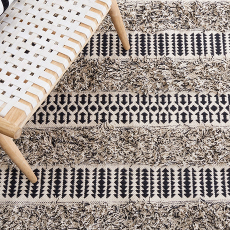 Safavieh Natura Nat926Z Black/Ivory Rug.