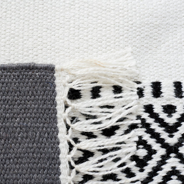 Safavieh Striped Kilim Stk103Z Black/Ivory Rug.