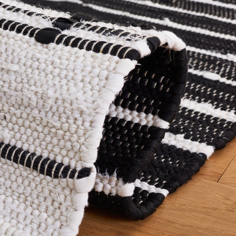Safavieh Striped Kilim Stk202Z Black/Ivory Rug.