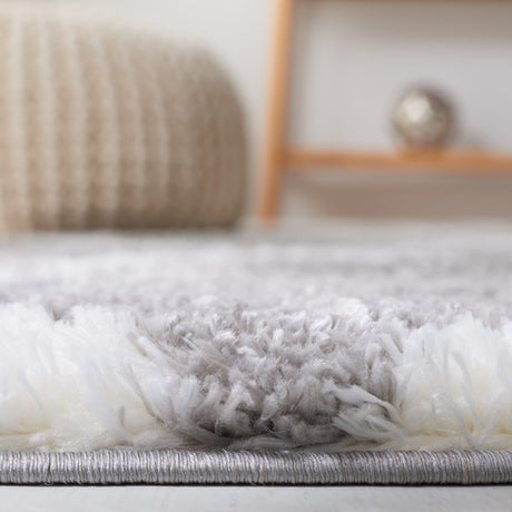 Safavieh Tahoe Shag Tho675F Grey/White Rug.