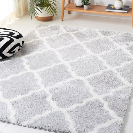 Safavieh Tahoe Shag Tho675H Light Grey/White Rug.
