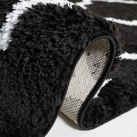 Safavieh Tahoe Shag Tho675Z Black/White Rug.