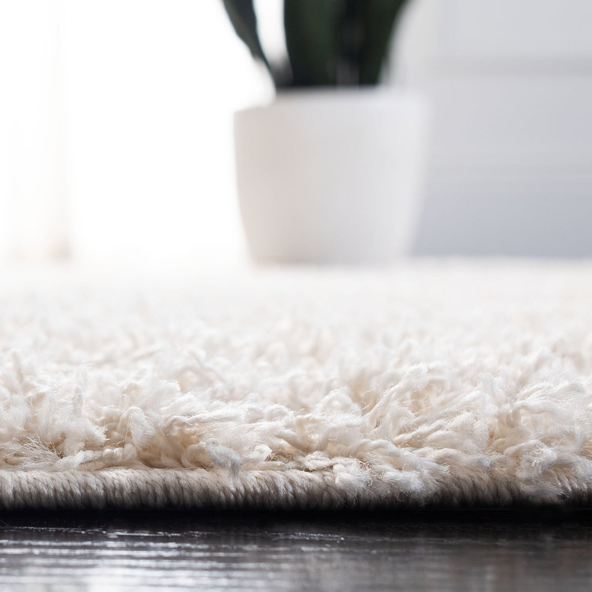 Safavieh Venus Shag Vns520A Ivory Rug.