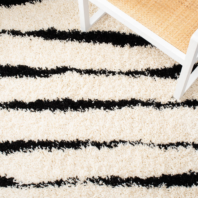 Safavieh Venus Shag Vns603A Ivory/Black Rug.