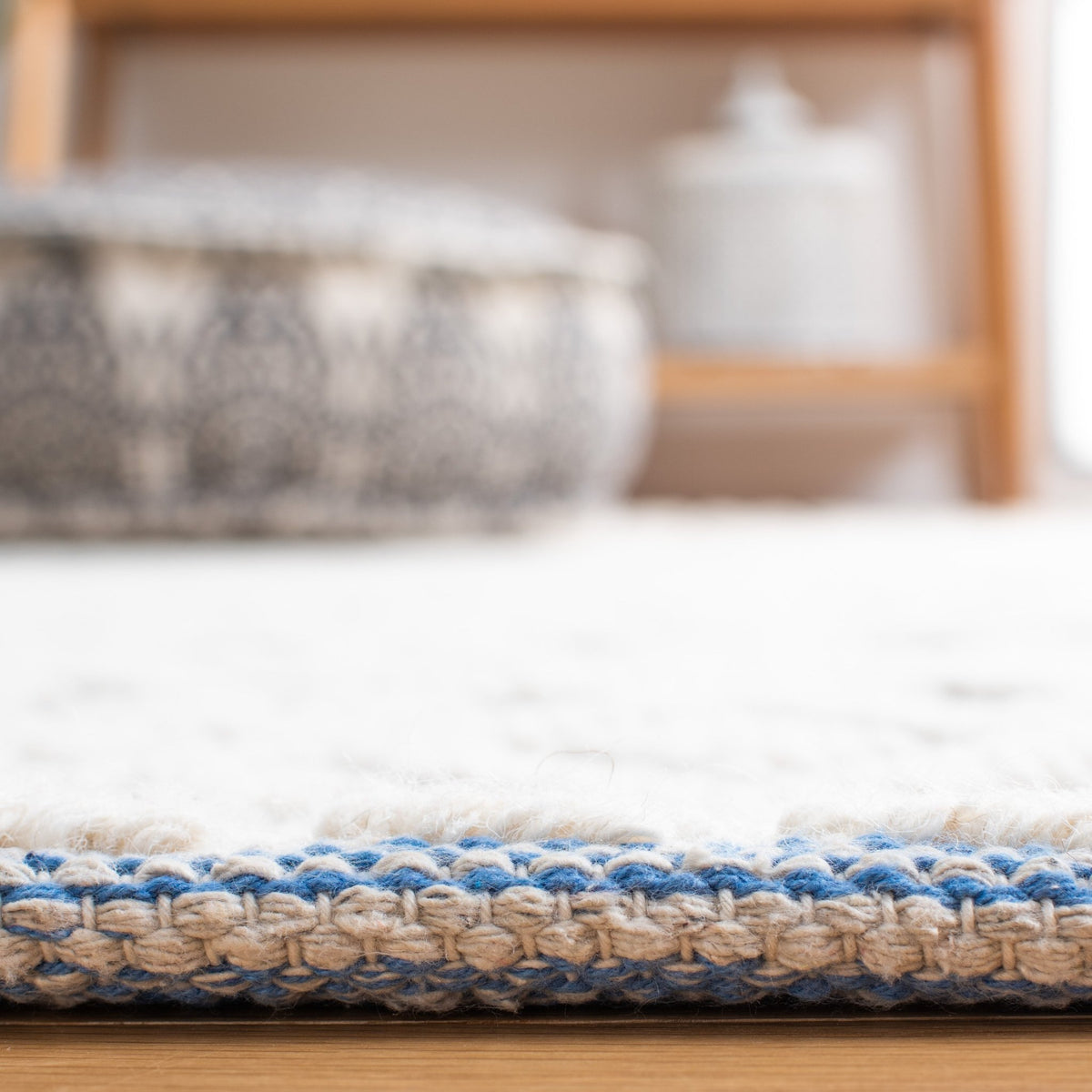 Safavieh Vermont Vrm102M Ivory/Blue Rug.