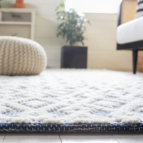 Safavieh Vermont Vrm102N Ivory/Navy Rug.