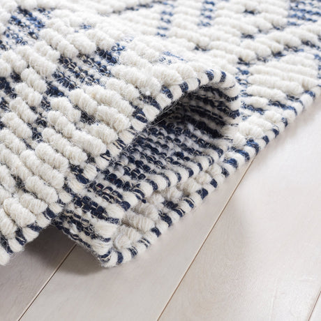 Safavieh Vermont Vrm102N Ivory/Navy Rug.
