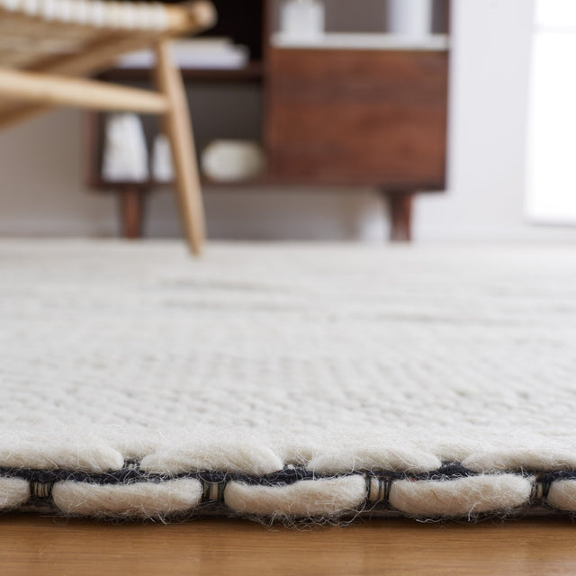 Safavieh Vermont Vrm154Z Ivory/Black Rug.
