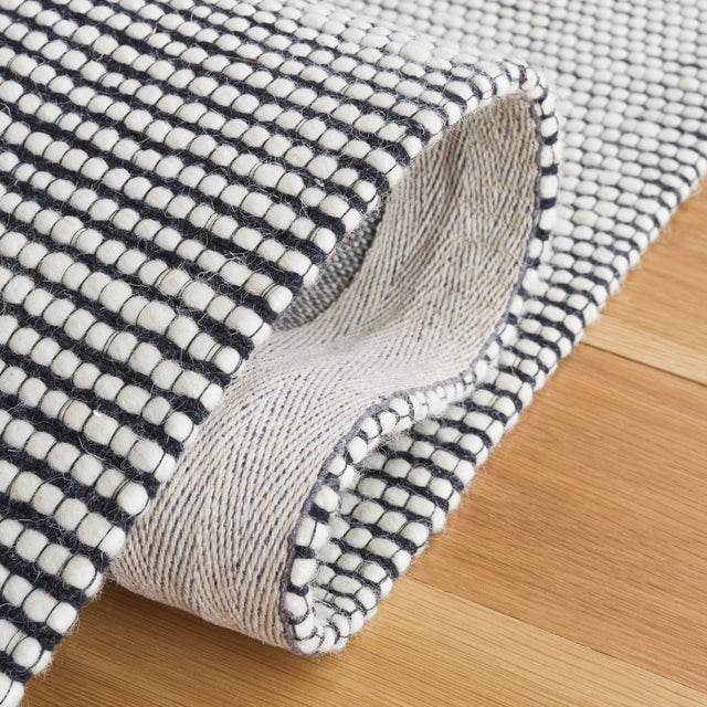 Safavieh Vermont Vrm155Z Ivory/Black Rug.
