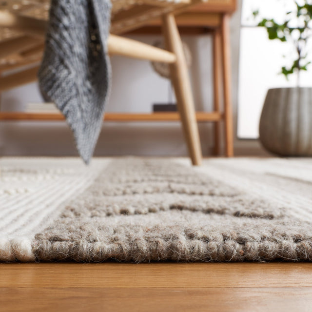 Safavieh Vermont Vrm253T Ivory/Brown Rug.