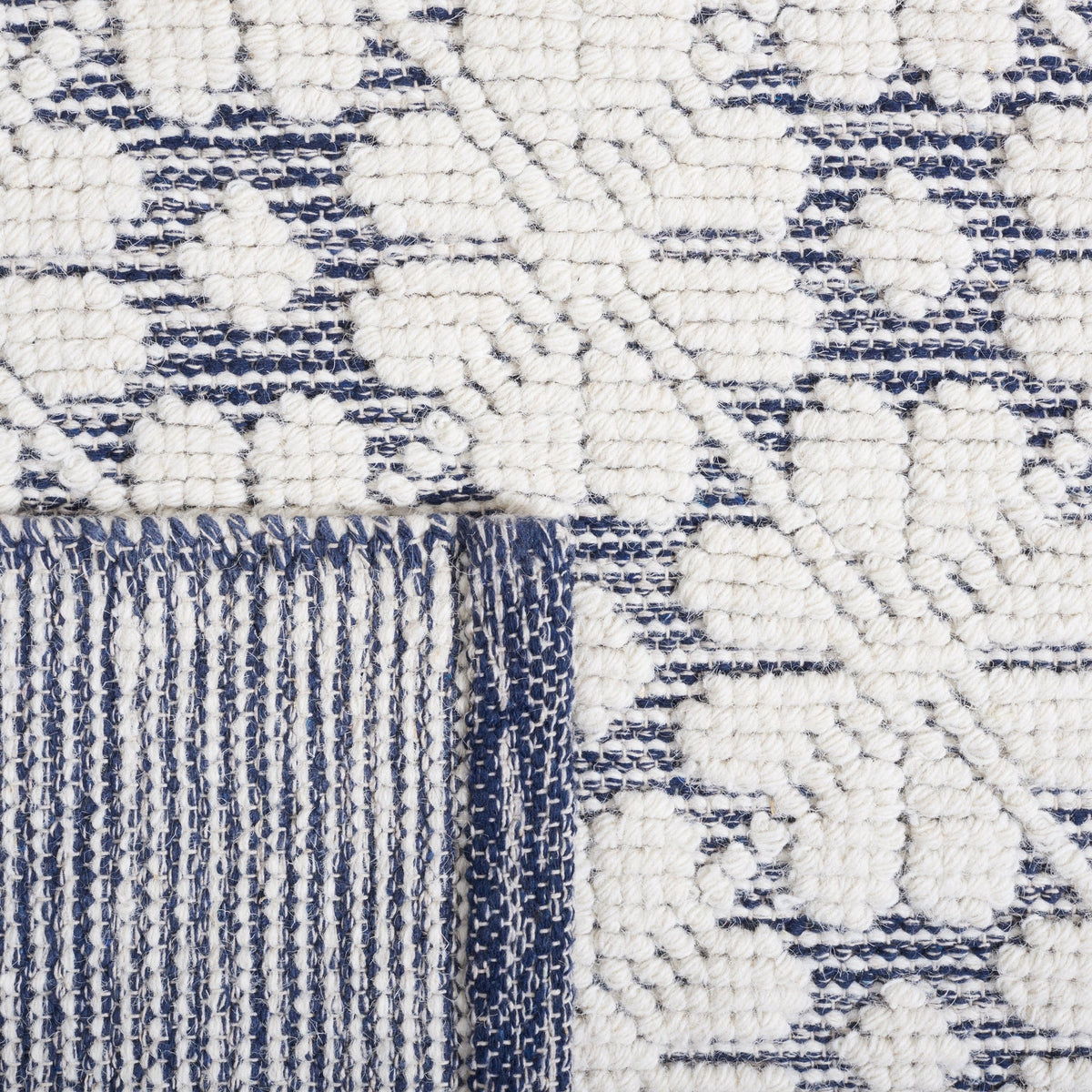 Safavieh Vermont Vrm303N Ivory/Navy Rug.