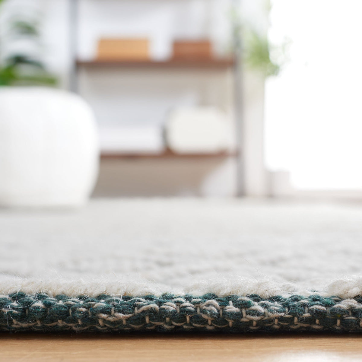 Safavieh Vermont Vrm304Y Ivory/Green Rug.