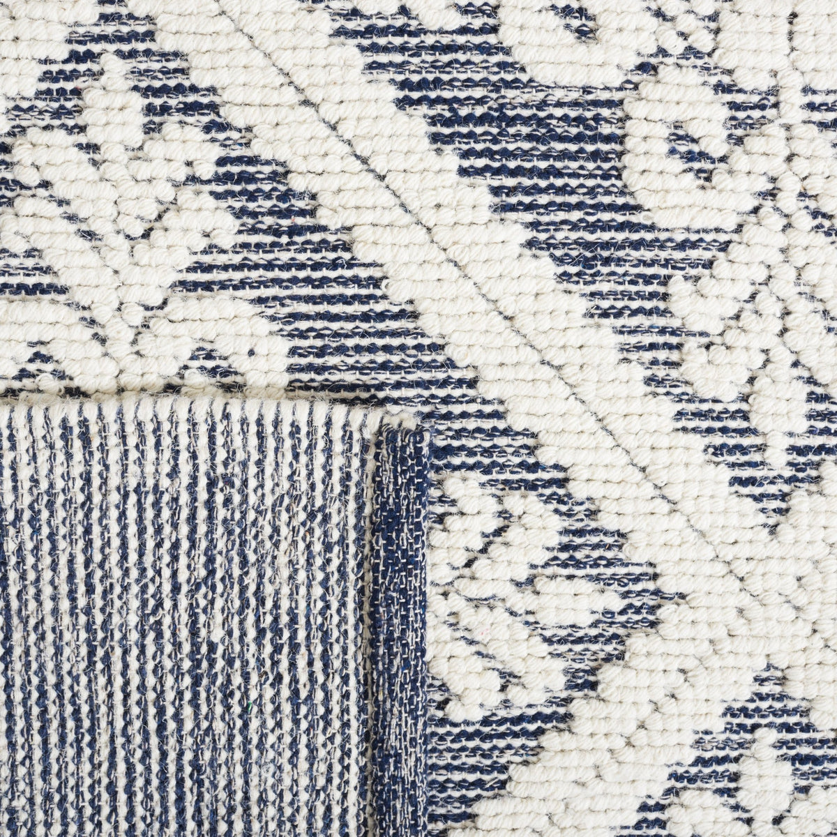 Safavieh Vermont Vrm306N Ivory/Navy Rug.