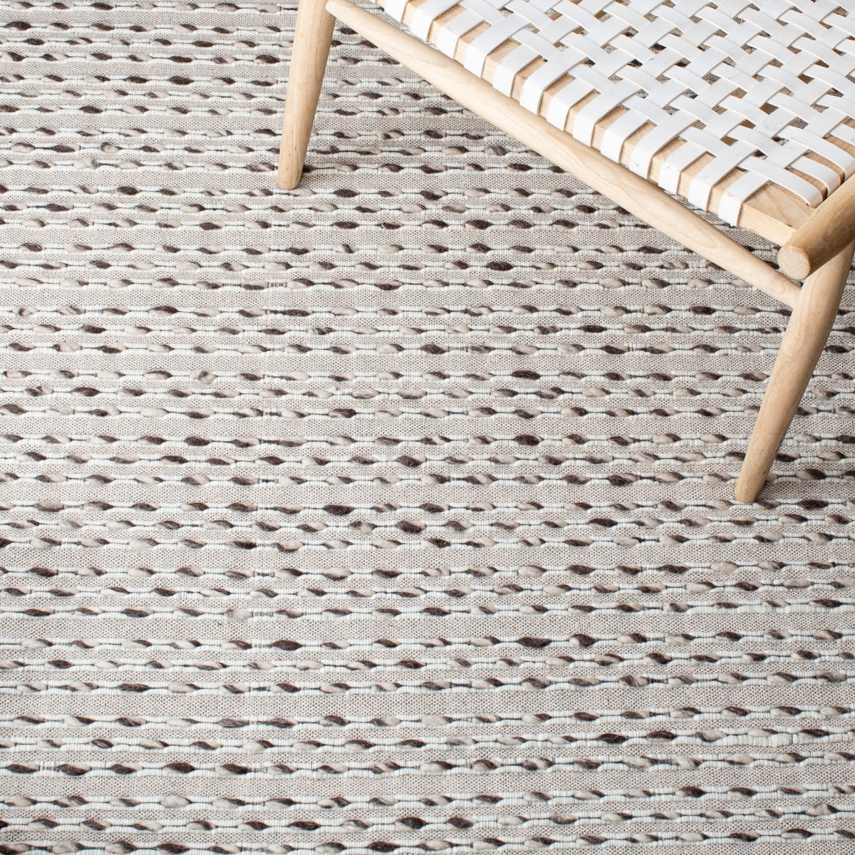 Safavieh Vermont Vrm307A Ivory Rug.