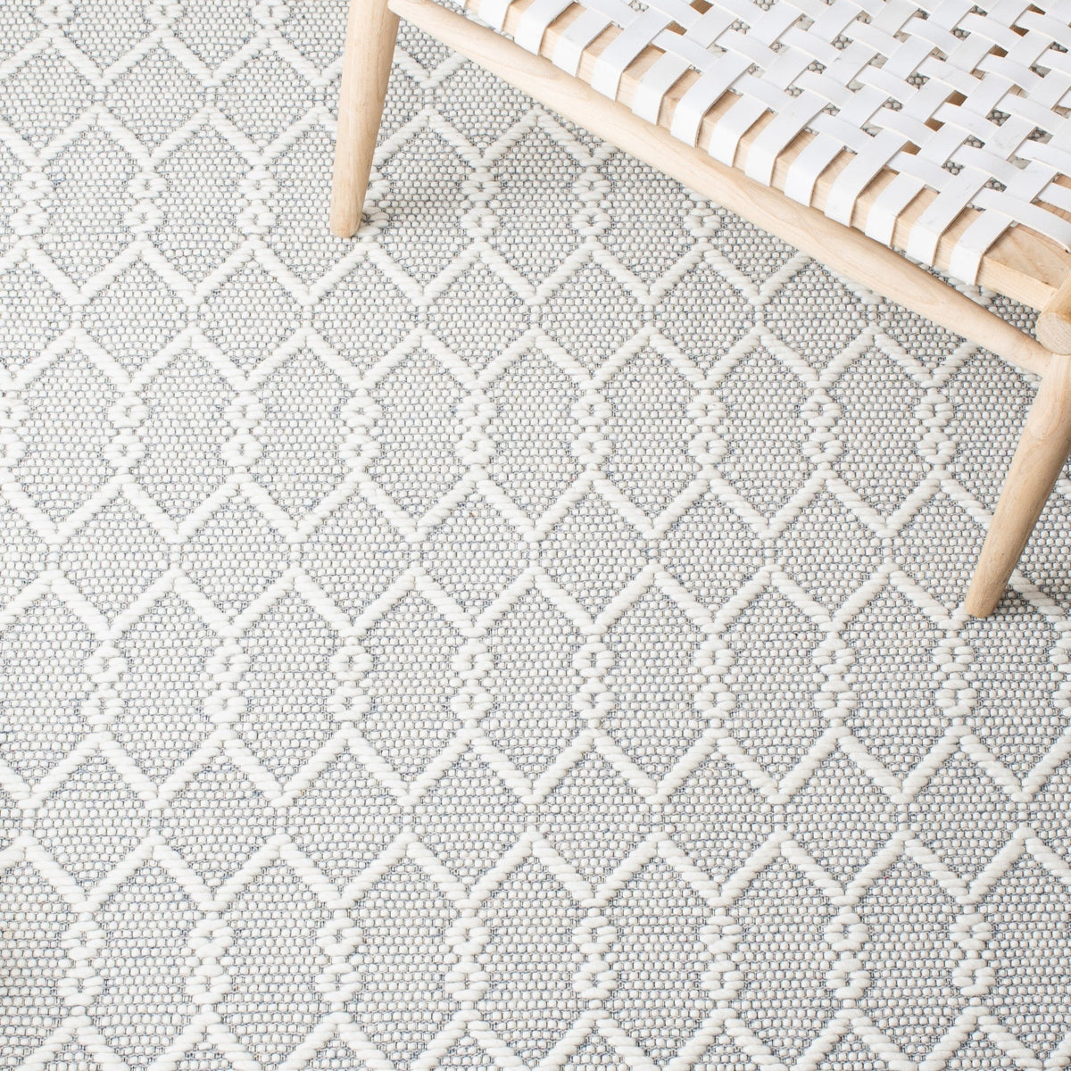 Safavieh Vermont Vrm308A Ivory Rug.