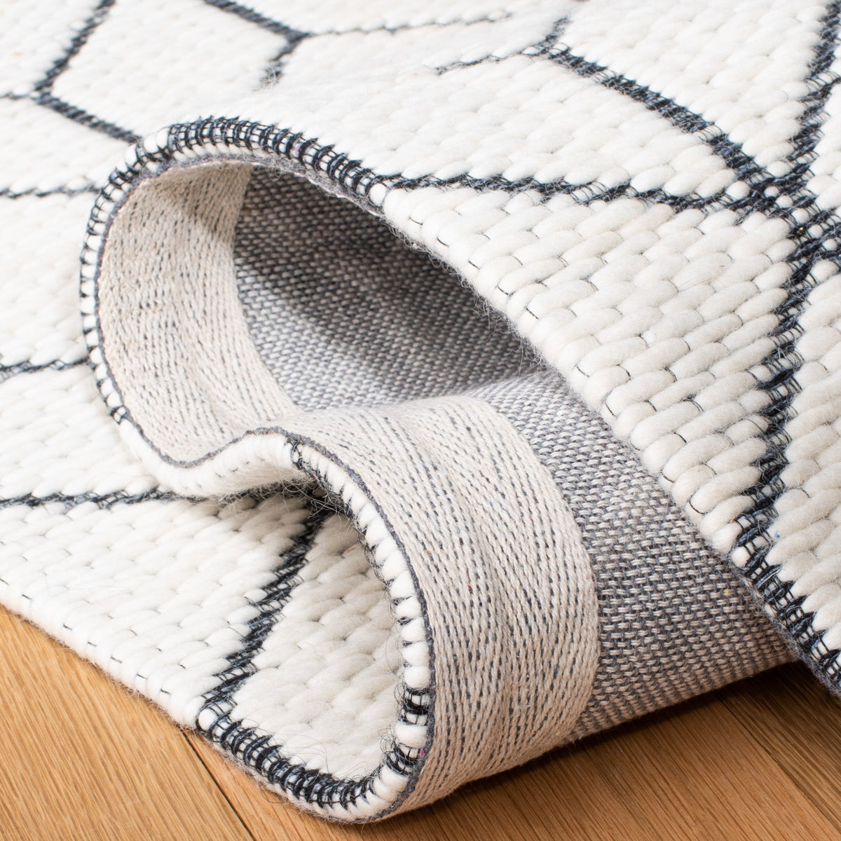 Safavieh Vermont Vrm309A Ivory Rug.