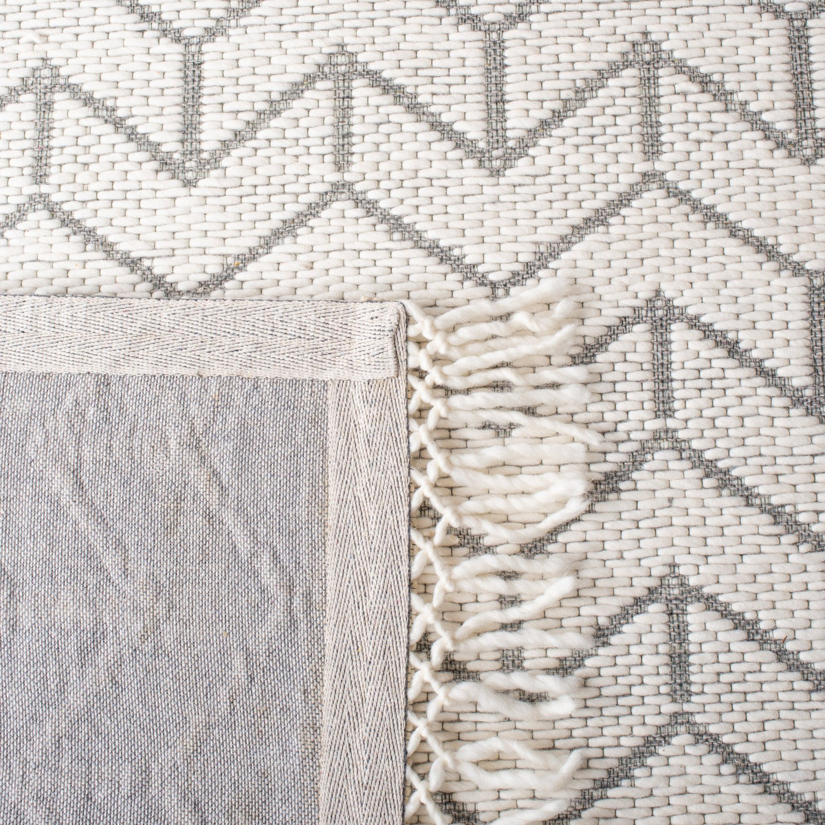 Safavieh Vermont Vrm310A Ivory Rug.