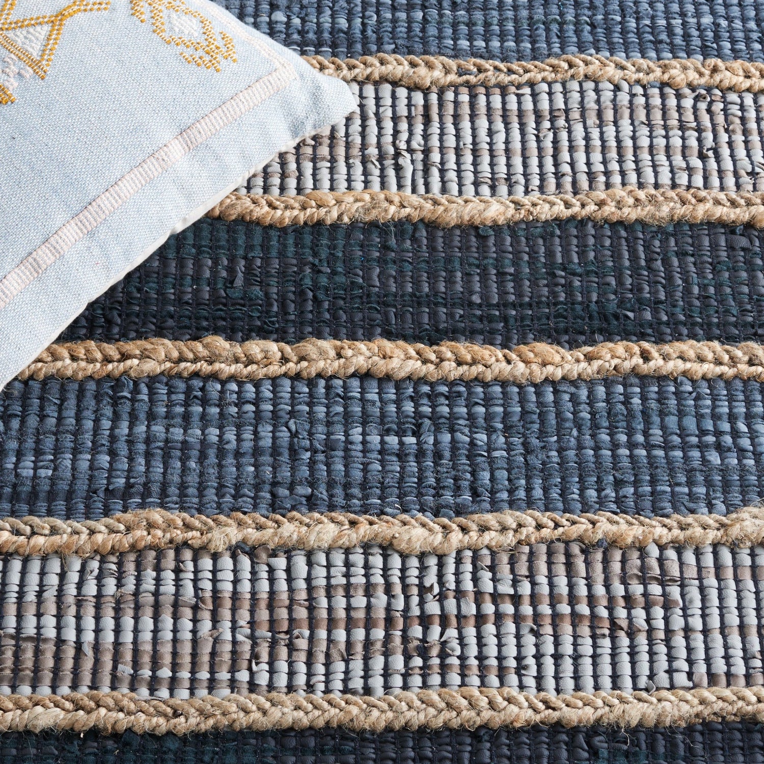 Safavieh Vintage Leather Vtl206Z Black/Natural Rug.