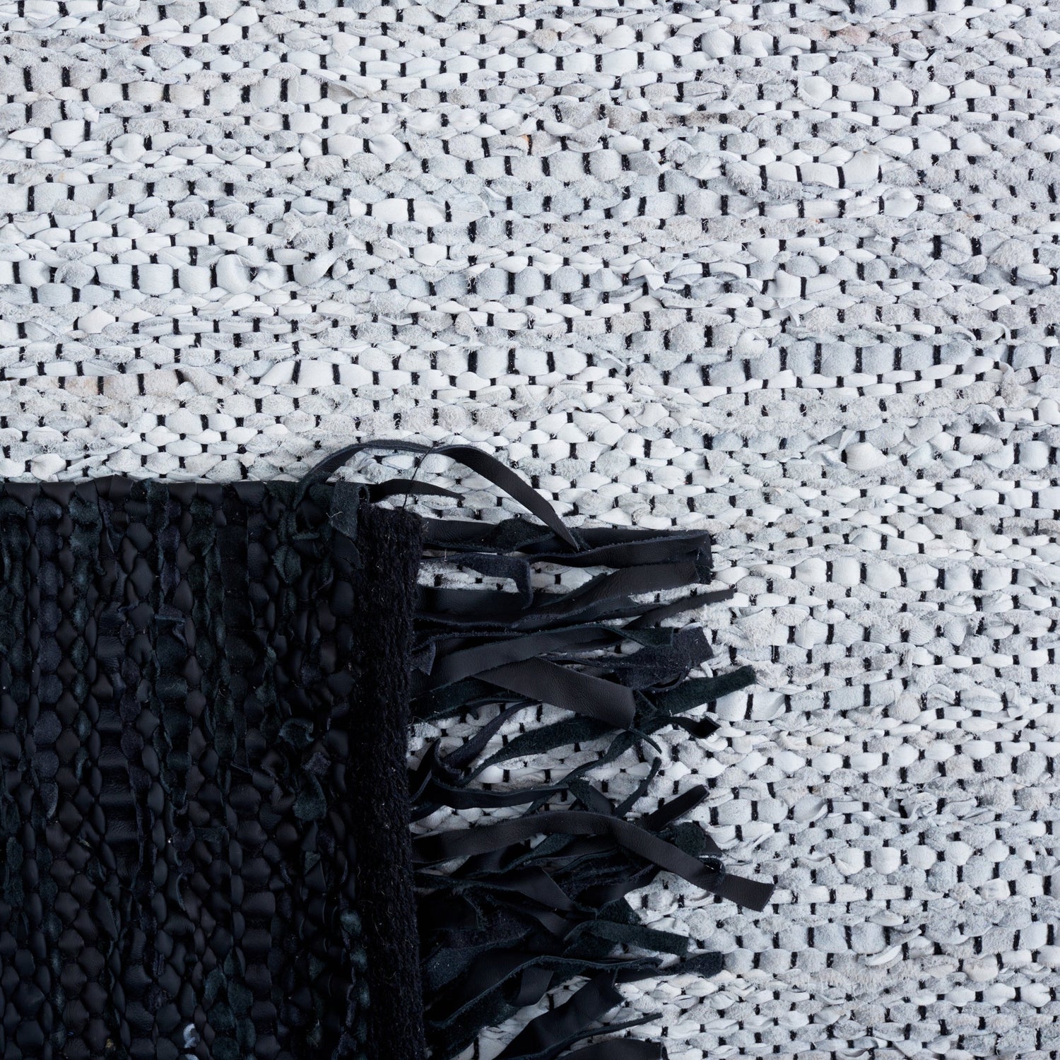 Safavieh Vintage Leather Vtl701A Ivory/Black Rug.