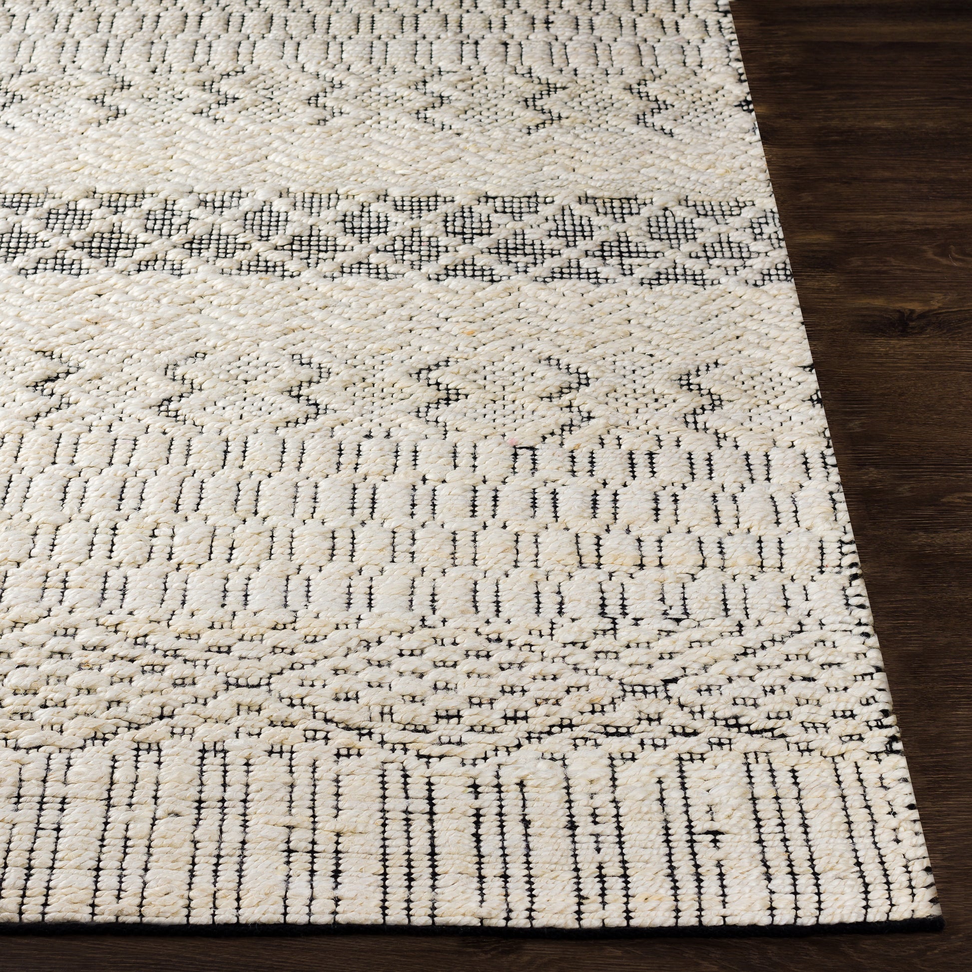 Surya Santa Barbara Sbb-2304 Cream, Black Area Rug