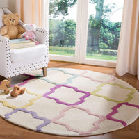 Safavieh Safavieh Kids Sfk102A Ivory / Multi Geometric Area Rug