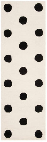 Safavieh Safavieh Kids Sfk904D Ivory / Black Rugs.