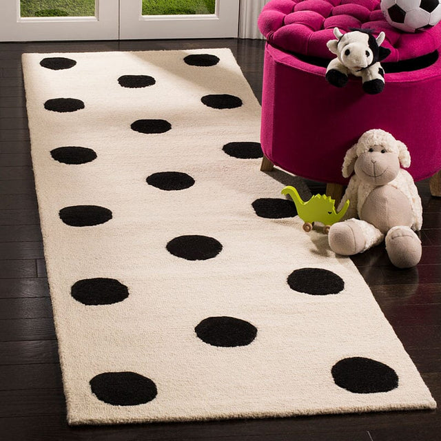 Safavieh Safavieh Kids Sfk904D Ivory / Black Geometric Area Rug