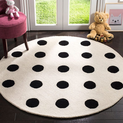 Safavieh Safavieh Kids Sfk904D Ivory / Black Geometric Area Rug