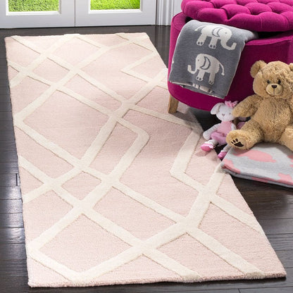 Safavieh Safavieh Kids Sfk905P Pink / Ivory Moroccan Area Rug