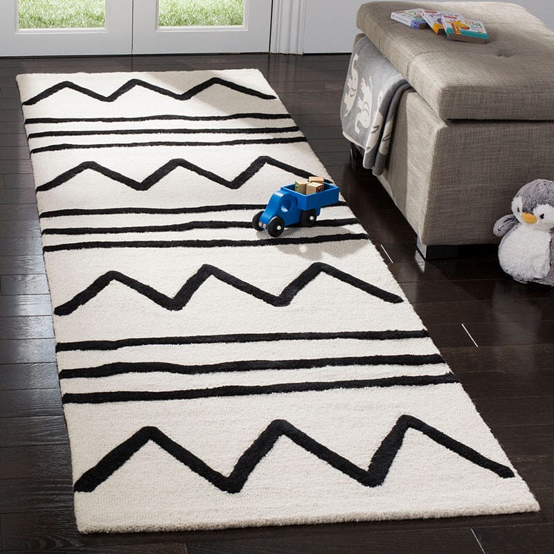 Safavieh Safavieh Kids Sfk907D Ivory / Black Geometric Area Rug