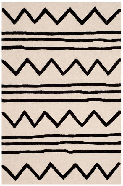 Safavieh Safavieh Kids Sfk907D Ivory / Black Geometric Area Rug