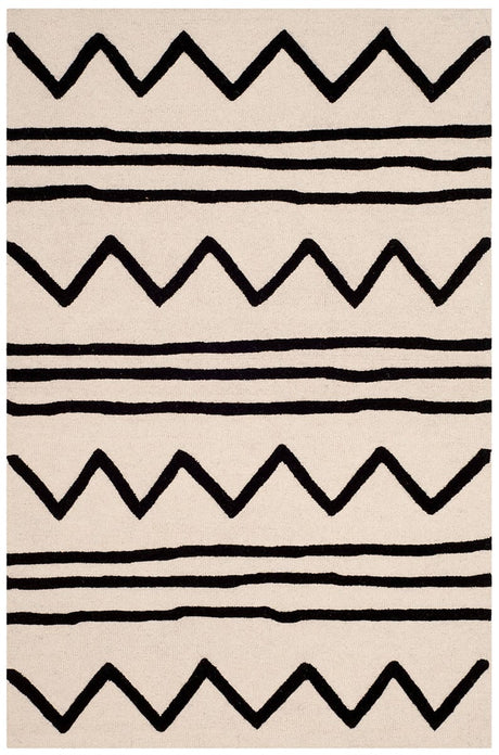 Safavieh Safavieh Kids Sfk907D Ivory / Black Rugs.