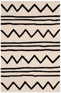 Safavieh Safavieh Kids Sfk907D Ivory / Black Geometric Area Rug