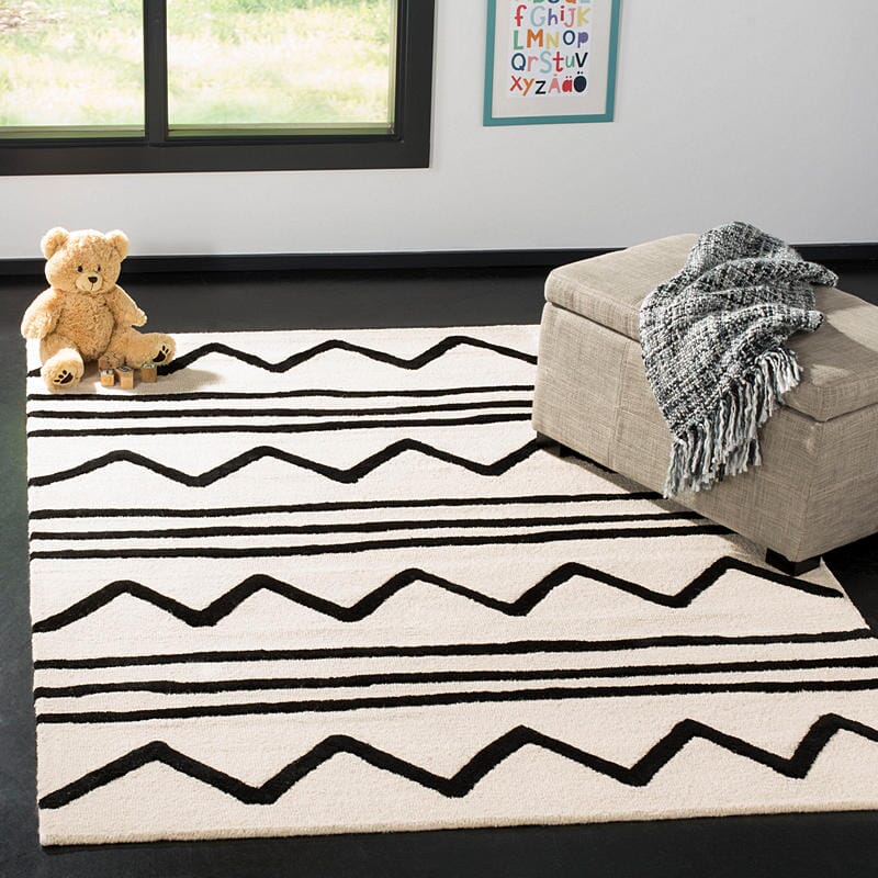 Safavieh Safavieh Kids Sfk907D Ivory / Black Geometric Area Rug