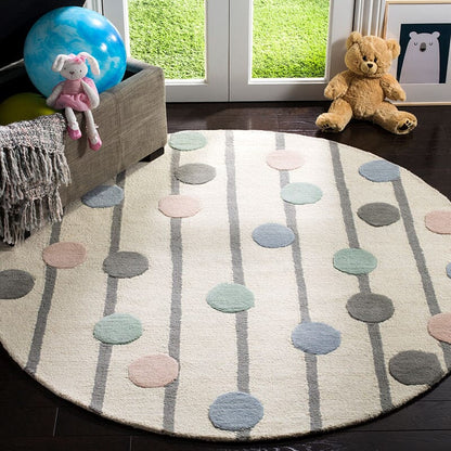 Safavieh Safavieh Kids Sfk909A Ivory / Multi Geometric Area Rug