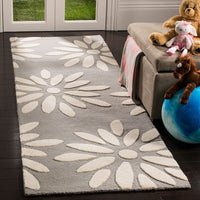 Safavieh Safavieh Kids Sfk914C Grey / Ivory Floral / Country Area Rug