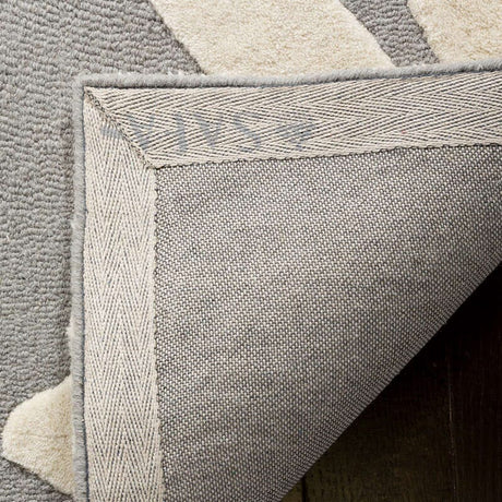 Safavieh Safavieh Kids Sfk914C Grey / Ivory Rugs.