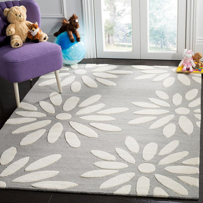 Safavieh Safavieh Kids Sfk914C Grey / Ivory Floral / Country Area Rug