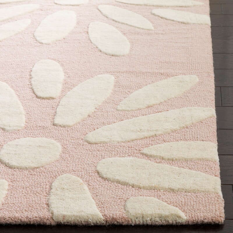 Safavieh Safavieh Kids Sfk914P Pink / Ivory Floral / Country Area Rug