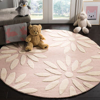 Safavieh Safavieh Kids Sfk914P Pink / Ivory Floral / Country Area Rug