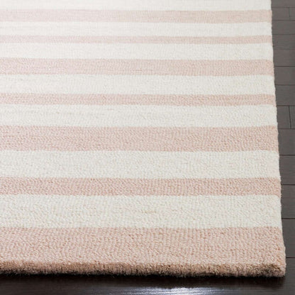 Safavieh Safavieh Kids Sfk915P Pink / Ivory Striped Area Rug