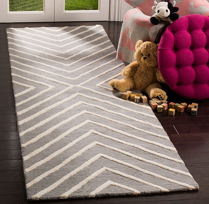 Safavieh Safavieh Kids Sfk920C Grey / Ivory Geometric Area Rug