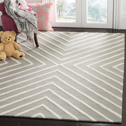 Safavieh Safavieh Kids Sfk920C Grey / Ivory Geometric Area Rug